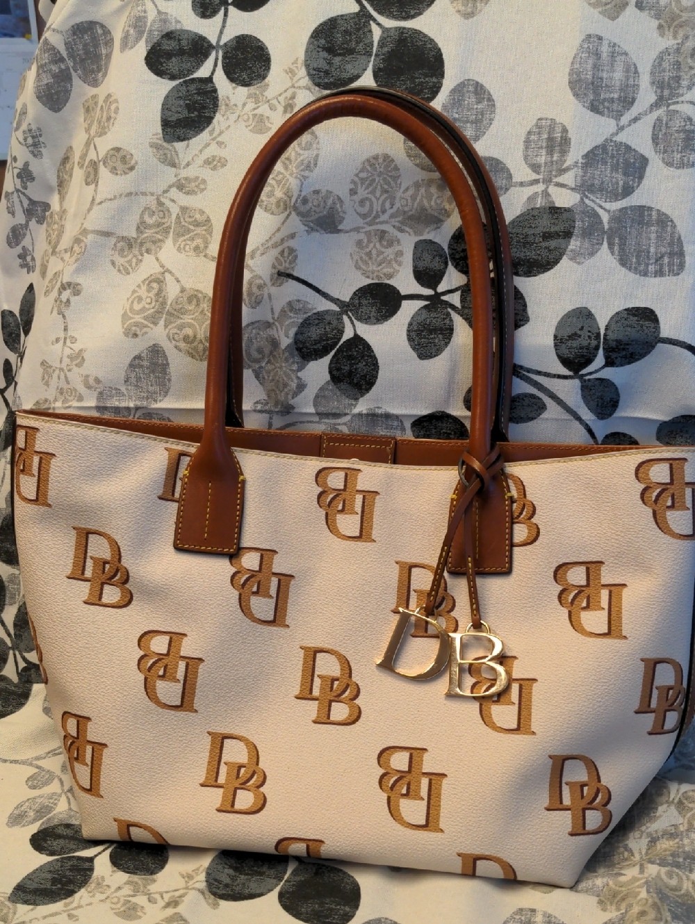 Dooney & Bourke Tote
